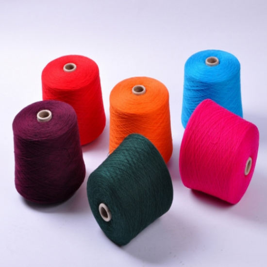 Polyester-Farbgarn 30/1