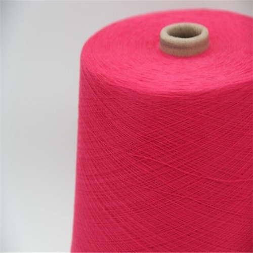 rotes gesponnenes Garn 30/1