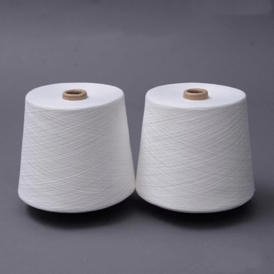Polyester gesponnenes Garn 26 / 1 wachsbar für das stricken.